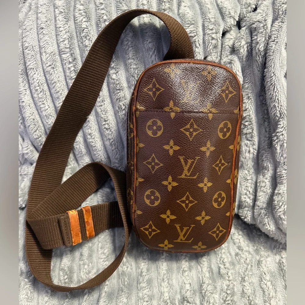 LOUIS VUITTON Pochette Gange Monogram Crossbody Shoulder Bag - Picture 8 of 16